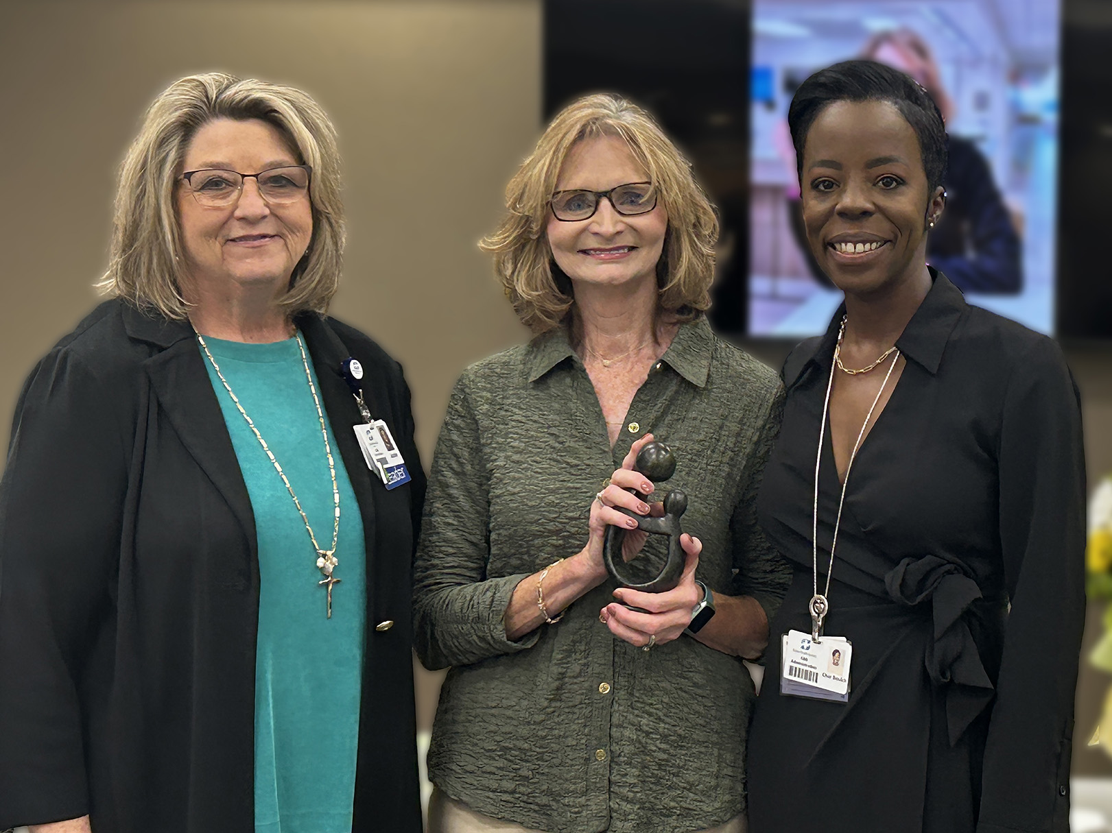 Tracy Goodwin wins DAISY Award Jackie and Char presented Tracy Goodwin with the traditional "Healer's Touch" sculpture